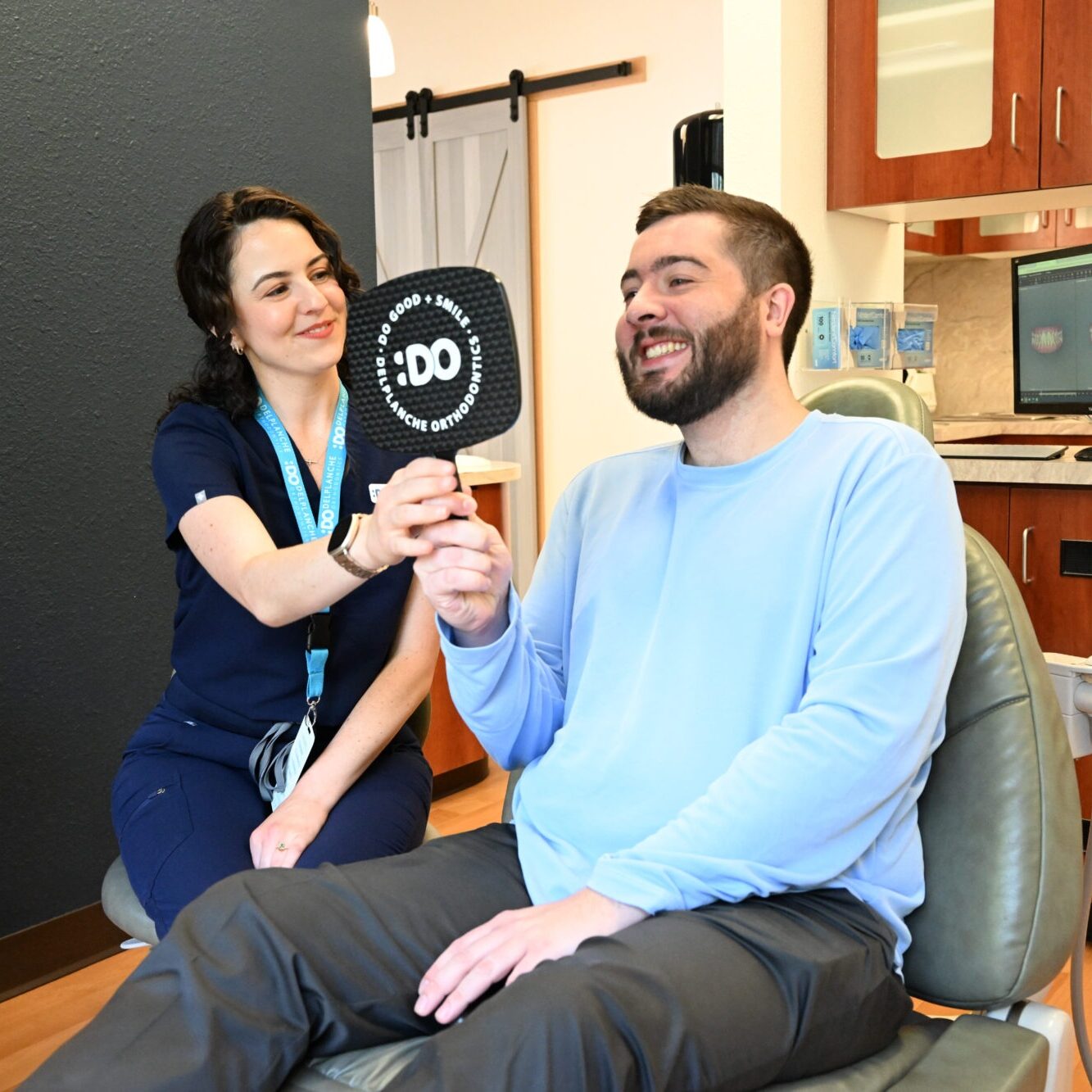 Do you know if an electronic or manual toothbrush is best? Dr. Delplanche and his team give you the info so you can make the best decision.&nbsp;